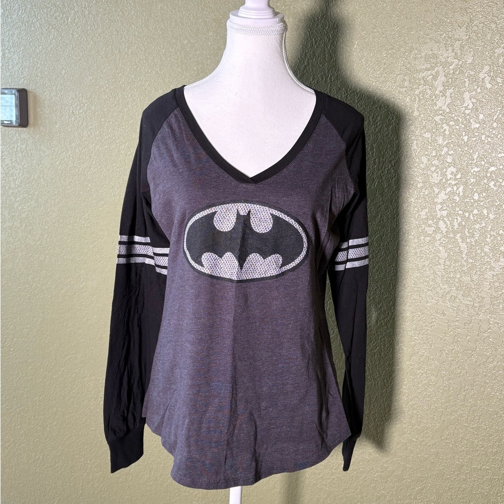 NWOT Long Sleeve Official Batman Logo Tee Size M 🦇